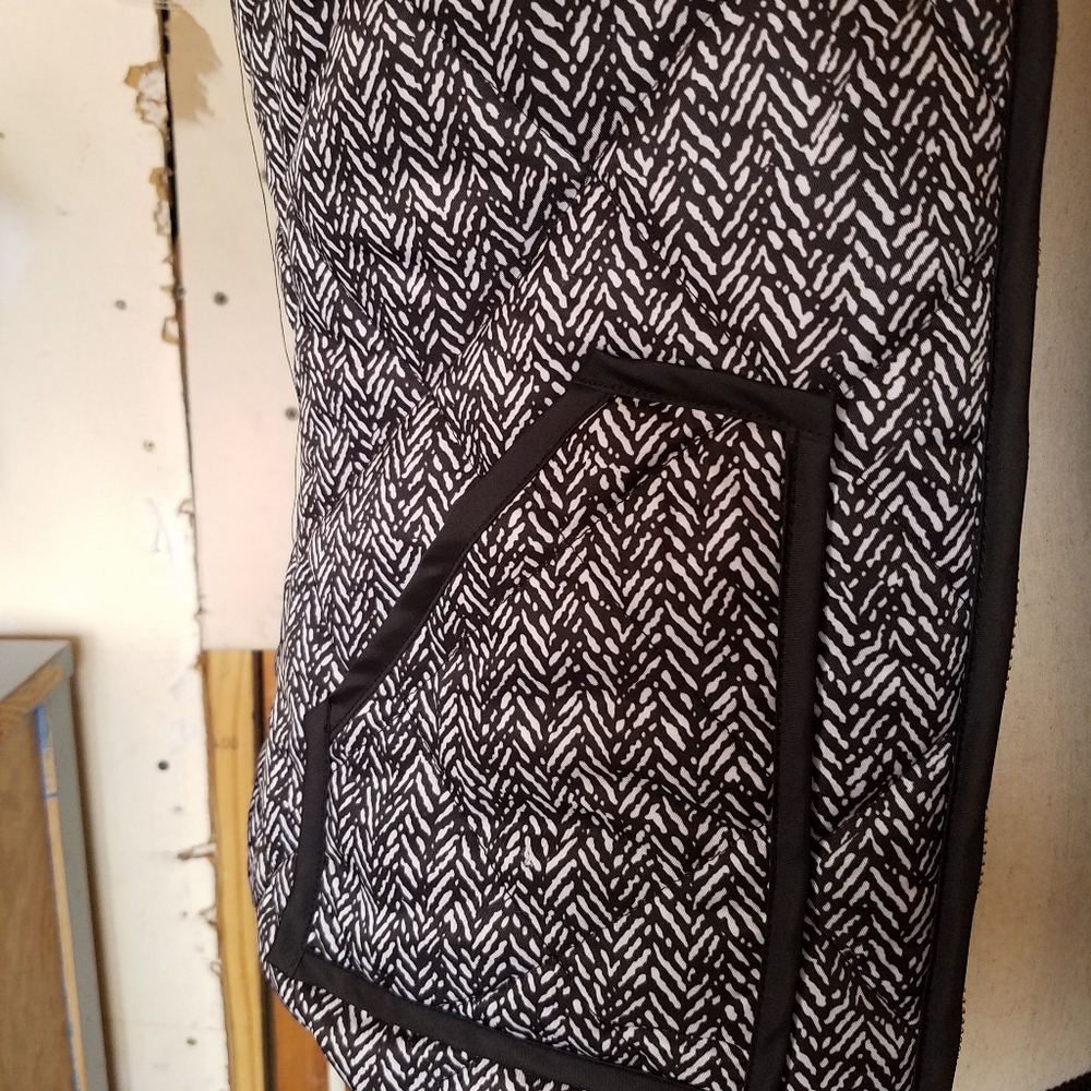 San Joy Black & White Herringbone Quilted Zip Vest - Picture 7 of 8